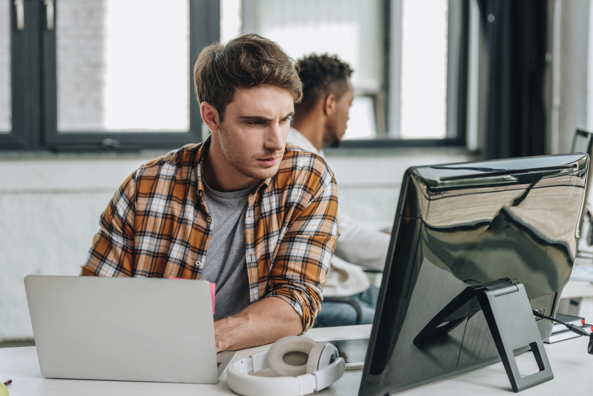 Ukraine’s IT Freelancer Workforce Shrinks by 56,000: DOU Reveals Key Factors Behind the Decline